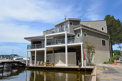 Image de Harbour View Loft # 3 est un condo flambant neuf au bord de l'eau - assez grand pour tout le monde!