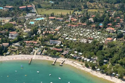 Image de Maison individuelle 2 pièces 4 lits face au lac avec piscine et tennis