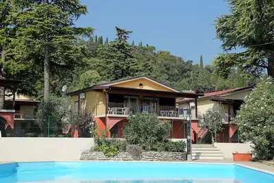 Image de Maison individuelle de 3 pièces, direct au lac, 6 couchages piscine jardin