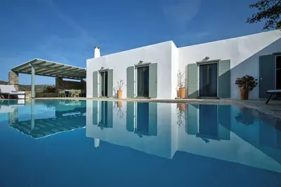 piscine privée, vue mer, vue montagne, flambant neuf, familial, convivial, Naoussa