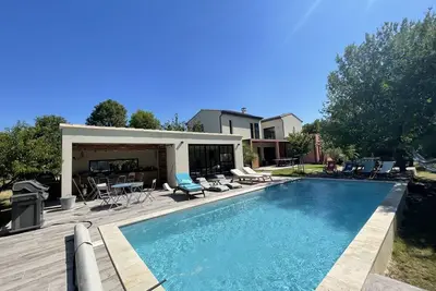 Image de Villa au milieu des vignes: modernité, calme et repos