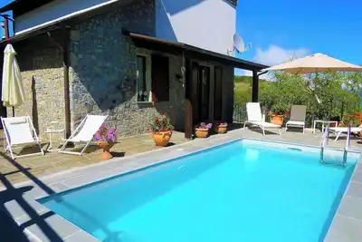 Image de Chalet montagnard, une vue imprenable, piscine privée, restaurants à pied, Wifi