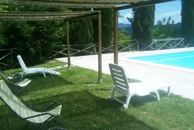 Image de Cottage familial dans le style de pierre authentique Piscine Wine Relax Wif