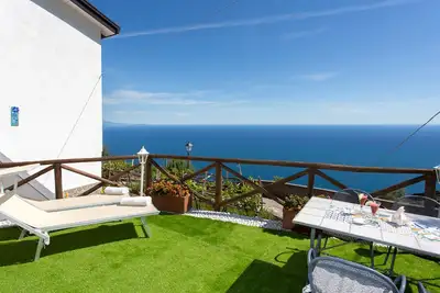 Image de Jardin \"Holidays Perla D'Amalfi\" et vue imprenable