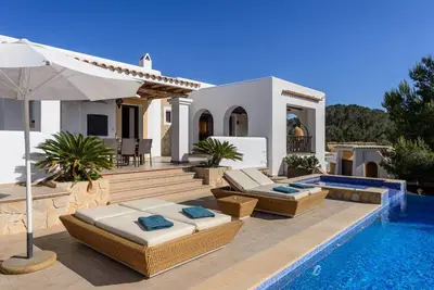 Image de Offre spéciale: Villa Almond avec vue sur la mer