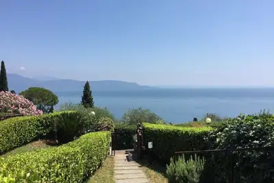 Vue imprenable sur le lac! ! 5 minutes à Il Vittoriale degli Italiani! !