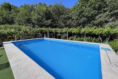 Image de Vacances pas chères : maison de campagne de 3 à 6 chambres avec piscine!