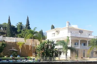 Image de Villa del Sol, à 200m du golf, zone résidentielle exclusive avec piscine privée