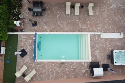Image de Villa dalmate avec piscine chauffée et bain à remous.