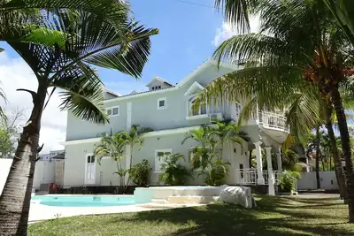 Image de Jolie Villa Dans Un Ecrin De Verdure A 3 Mn De La Plage Trou Aux Biches