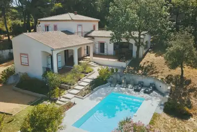 Image de Maison de charme sans vis-à-vis, parc de 3800 m2 - idéal pour 1-2 famille(s)