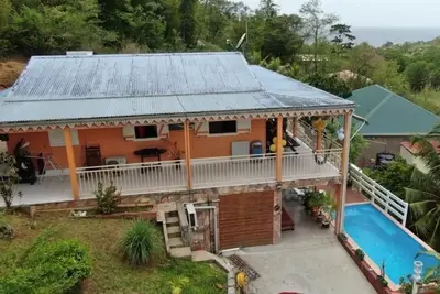 Image de Jolie Villa, Tout Confort, en bois exotique, Proche Plage et Piscine PRIVÉE