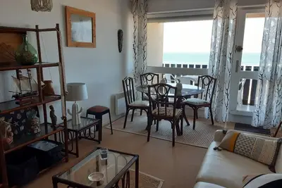 Agréable duplex de type 3 avec pleine vue sur l'Océan à proximité de la plage