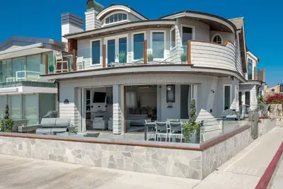 Image de Beachfront Cape Cod Maison De Luxe Moderne