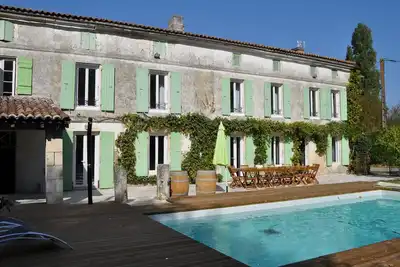 Image de Meublé de tourisme classé 5* de 14 couchages max avec piscine chauffée