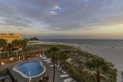 Image de Nouvelle Liste! Gulf Front Condo avec piscine - Madère Nord