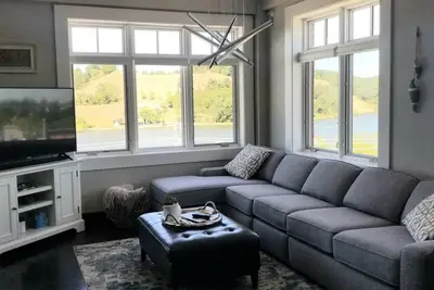 Image de Condo de luxe au bord de l'eau au coeur du centre-ville!