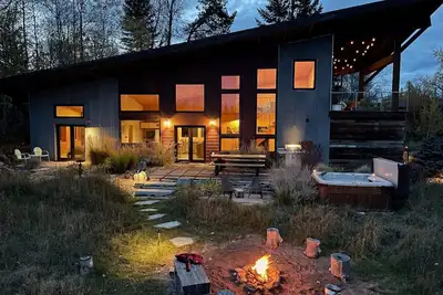 Image de Maison écologique moderne pour l'automne