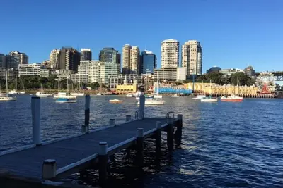 Image de Ferry imbattable avec vue sur le port à votre porte