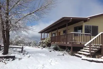 Image de Belle retraite isolée de 30 acres de montagne avec une vue imprenable.