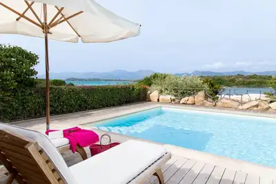 Image de Villa de cinq chambres avec piscine privée et vue magnifique sur la mer