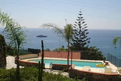 Villa del mare ligure Avec piscine partagée  ETchauffée en hiver à 37 degrés