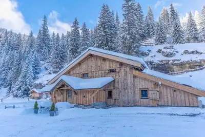 Image de Magnifique Chalet Traditionnel 15p avec jacuzzi Ă 500m des pistes de ski