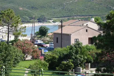 Image de Rez de chaussée Maison Rose à 50 mètres de la plage de sable