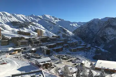Image de 3 P. Spacieux Entièrement rénové. Vue imprenable - Ski aux pieds à 50 m.