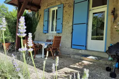 Image de La Maison Bleue Ancienne école rénovée avec jardin 4 pers village 5mn des lacs.