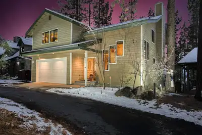 Image de Tahoe Luxury Home! Plage PRIVÉE! Exclusive Gated Community, vue sur le lac, bain à remous
