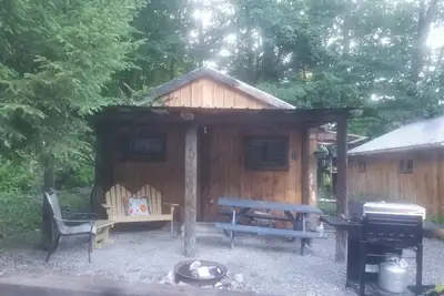 Image de 2 lit, 1 propriété du lac de bain!