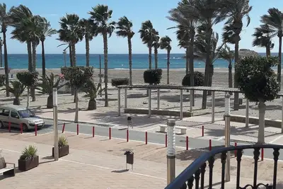 Image de Apartamento céntrico en primera línea de Playa con vistas al mar