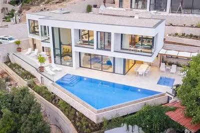 Image de RÉDUCTION Belle nouvelle villa privée | Belle vue | À distance de marche du centre