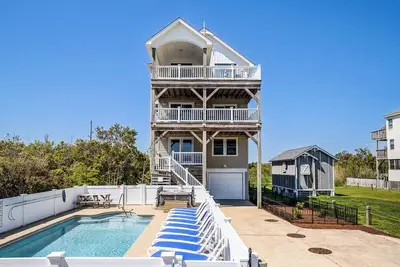 Image de Juste pour vous | 200 m de la plage | Chiens bienvenus, piscine privée, bain à remous