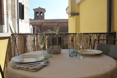 Image de Bel appartement dans la vieille ville avec terrasse et WiFi - Offres De DERNIÈRE Minute