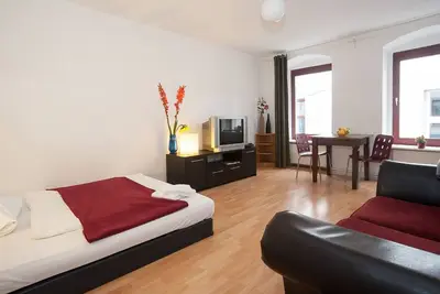 Image de Appartement rénové avec une nouvelle salle de bains, cuisine séparée et lave-linge