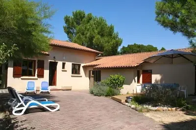Image de Idéalement située, proche de la plage et du centre, calme et confortable