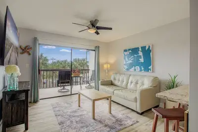 Image de Condo côté océan avec piscine chauffée B-35