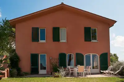 House with garden in quiet location with beautiful panoramic view