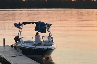 Image de Direct N Lake Leelanau. Des prix avantageux! Coucher de soleil! Emplacement central! 2b, 2b