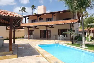 Image de Grande maison avec 5 suites en duplex avec piscine.