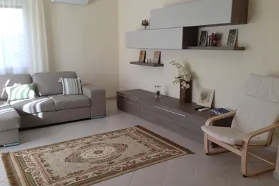Image de Appartement au rez-de-chaussée récemment rénové à proximité de la vieille ville et des plages de la Versilia