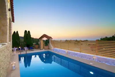 Image de Villa Elena! Villa luxueuse, à distance de marche des commerces! Près de Réthymnon!
