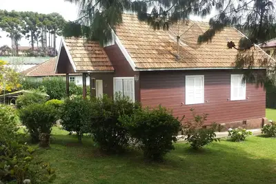 Image de Chalet Bois - 2 pâtés de maisons de la principale Av \/ 3 km de Capivari.