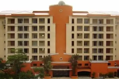 Image de Oceanfront, centre de la ville, 3000 sq. Ft. Condo