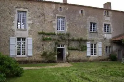 Image de Sainte Hermine: Logis vendée du 17ème siecle possedant un charme fou. . . .
