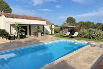 Image de Villa avec piscine- 6 personnes- Bagnols en forĂŞt