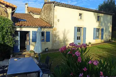 Image de Aigonnay: Au coeur de la région Poitou-Charentes, grande maison avec jardin