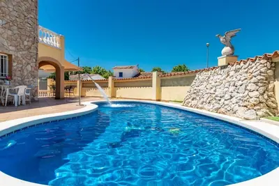 Image de Villa 9 chambres, wifi, salle de jeux, piscine privée